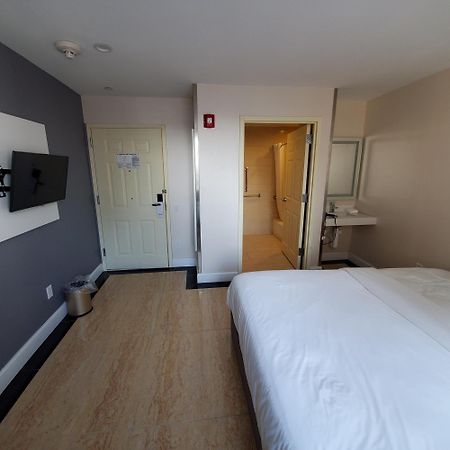 Mayfair Inn And Suites New York Exterior photo